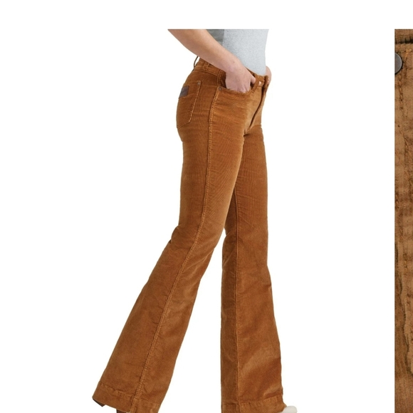 Wrangler Retro Bailey Corduroy Trousers - Picture 3 of 9